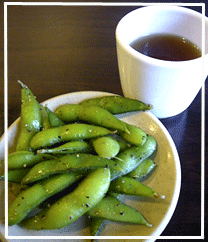 店內免費供應毛豆與養肝茶