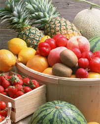 新鮮水果多含有不等的食物酵素，能幫助腸胃順利分解食物
